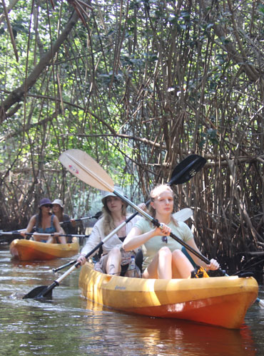 2-experience-black-sand-kayaks-el-paredon-guatemala